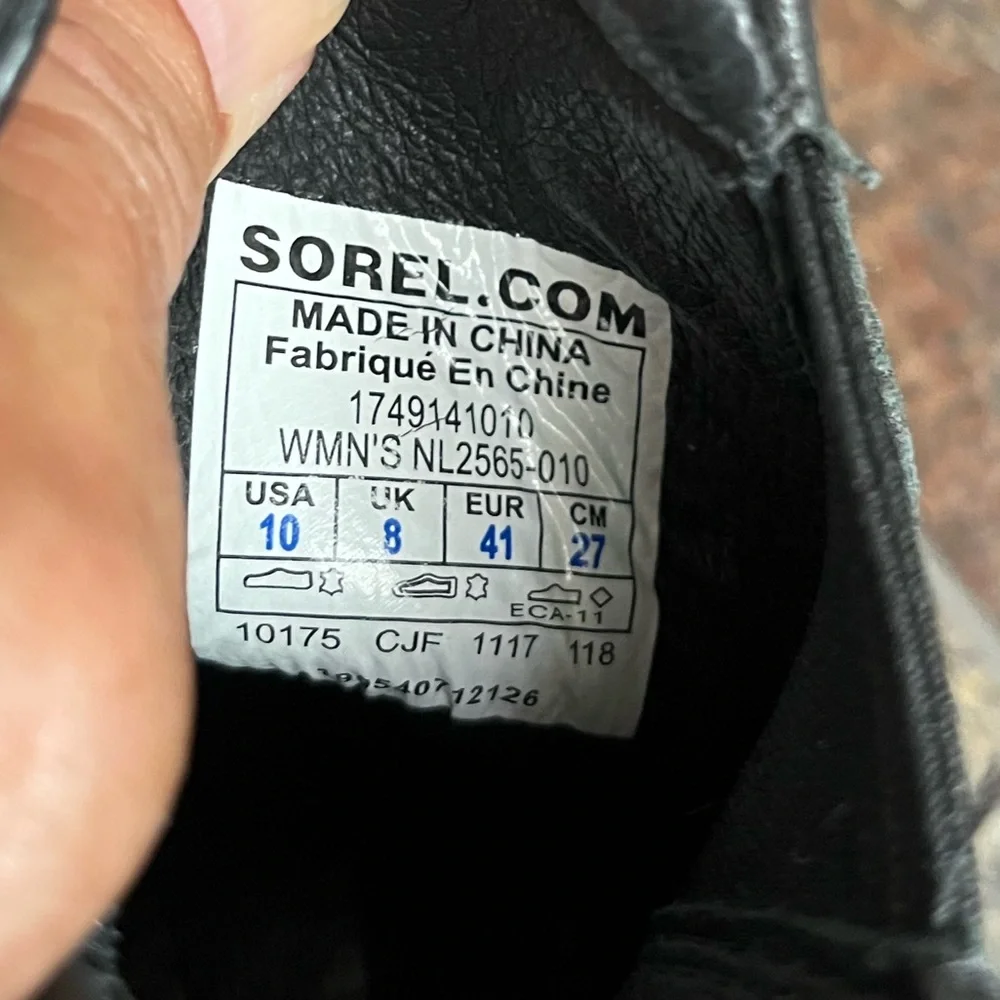 Women’s Sorel leather After Hours Chelsea pull on black wedge bootie. Size 10